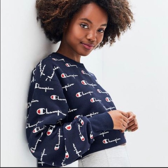 Champion Logo Crewneck Crop Top✨ - Picture 2 of 7